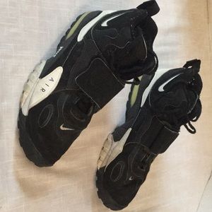 Black Nike Air shoes size 13